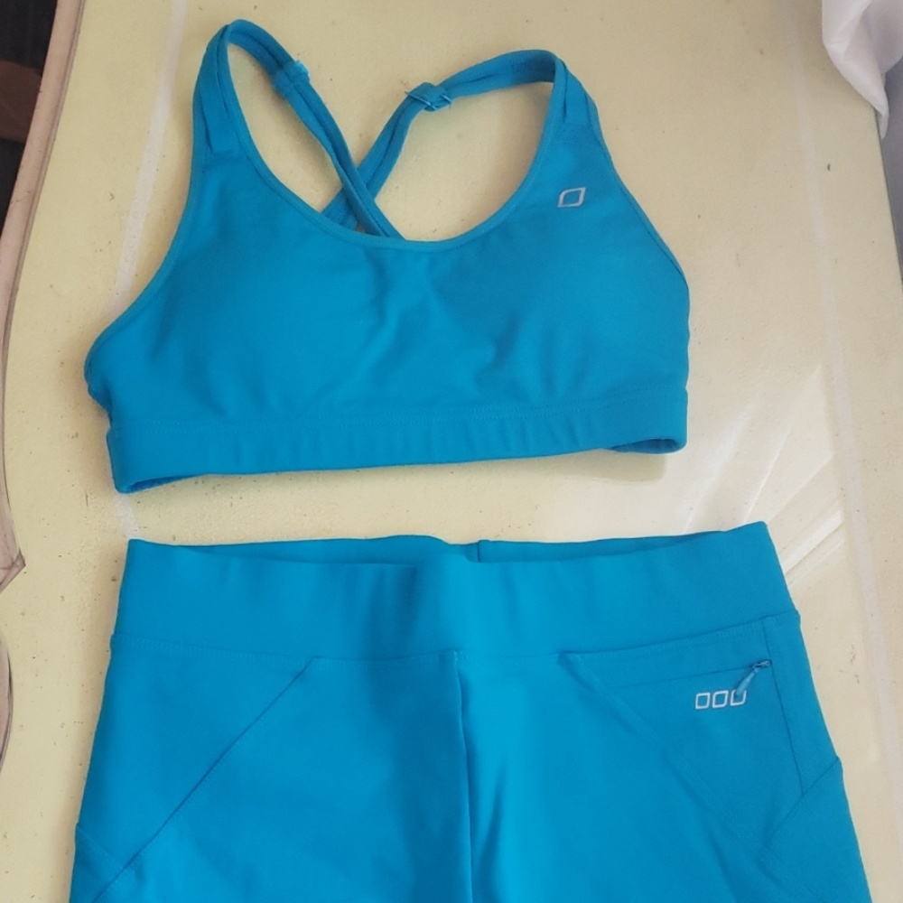 Lorna Jane - bra and capri set